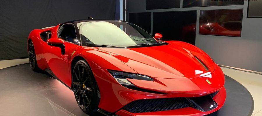 Ferrari SF90 Stradale Aksi Gahar Mobil Hybrid Rasa Sultan!