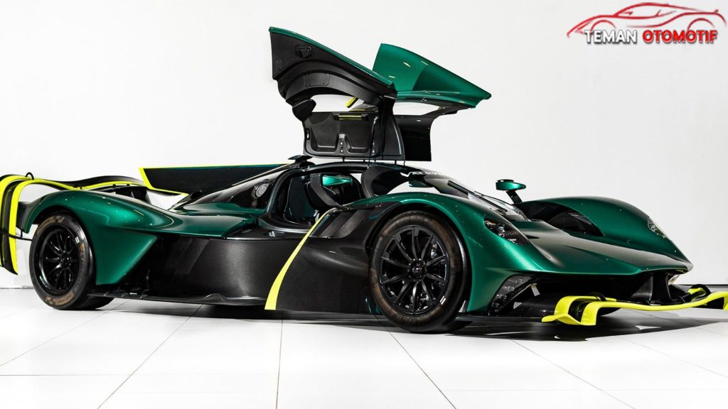 Mobil Aston Martin Valkyrie AMR Pro, Si Ganas dari Pit Stop!