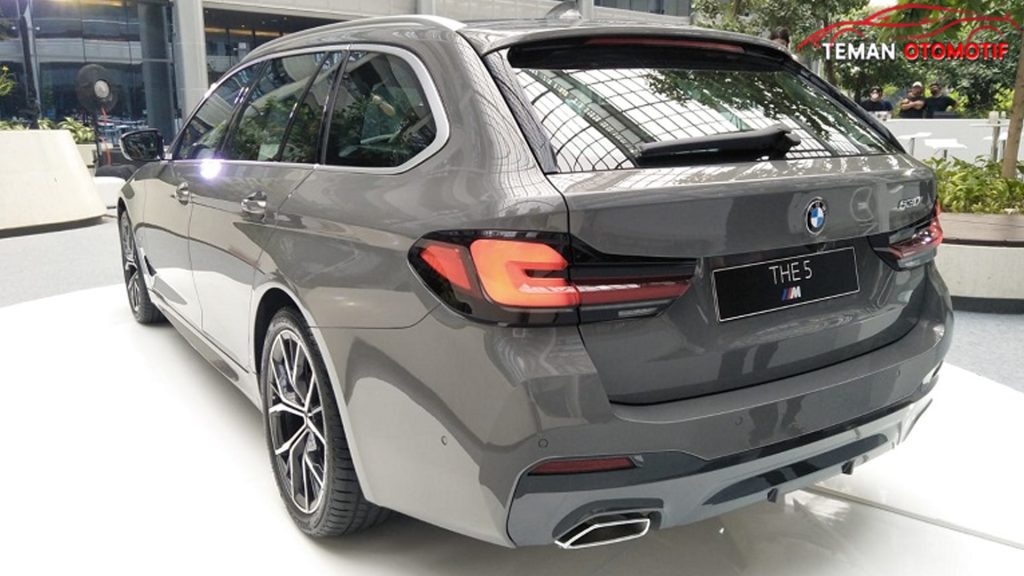 BMW 530i M Touring Mobil Cantik dengan Kekuatan Maksimal