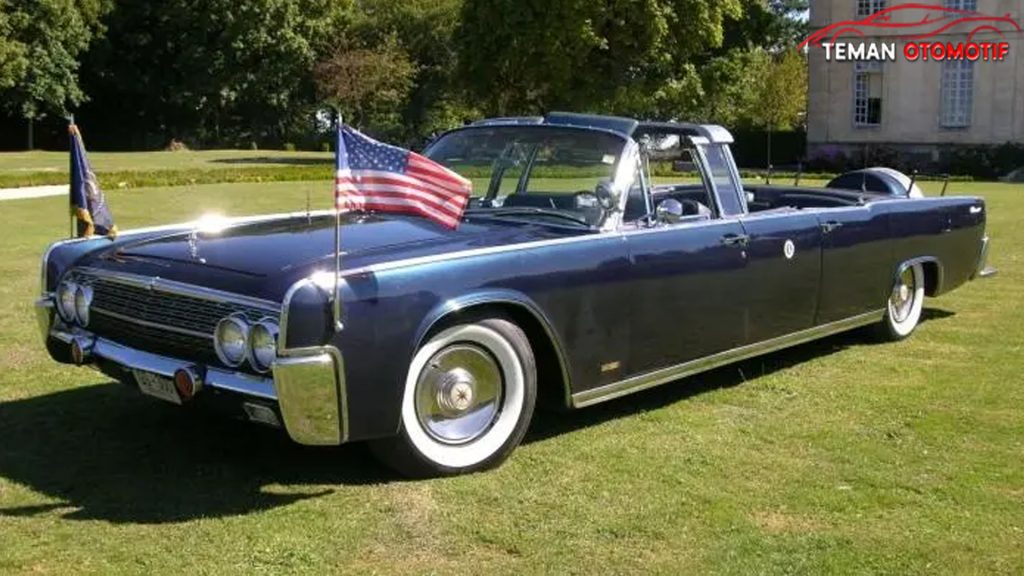 Limousine Lincoln Continental 1961 Ikon Mobil Autentik
