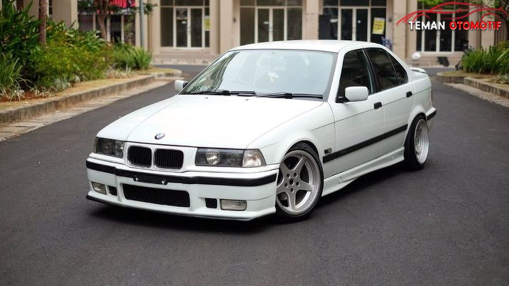 BMW E36 Simbol Mengagumkan 1 Kecepatan Jalanan